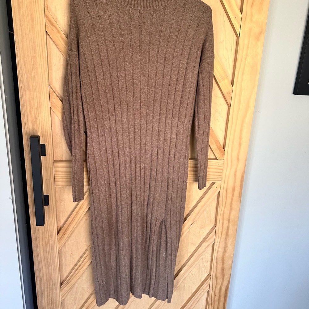 Elegant Brown Ribbed Knit Dress